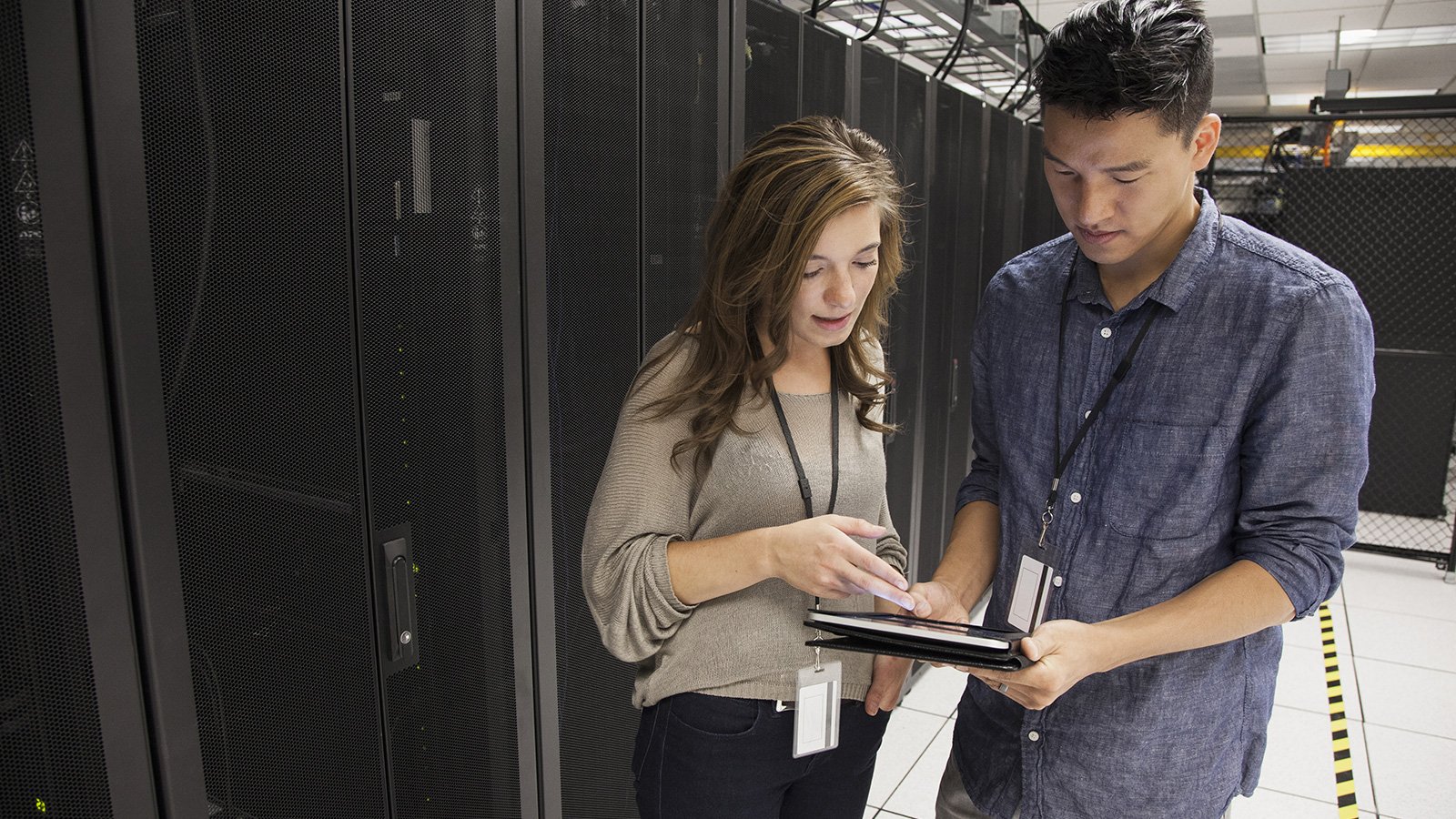server-room-workers-1600x900